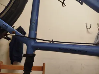 Bicicleta de carretera azul