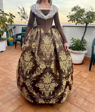 Traje de Fallera Marrón y Dorado