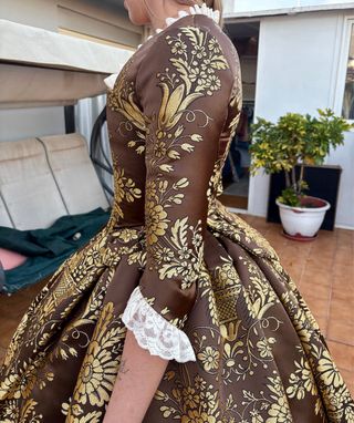 Traje de Fallera Marrón y Dorado