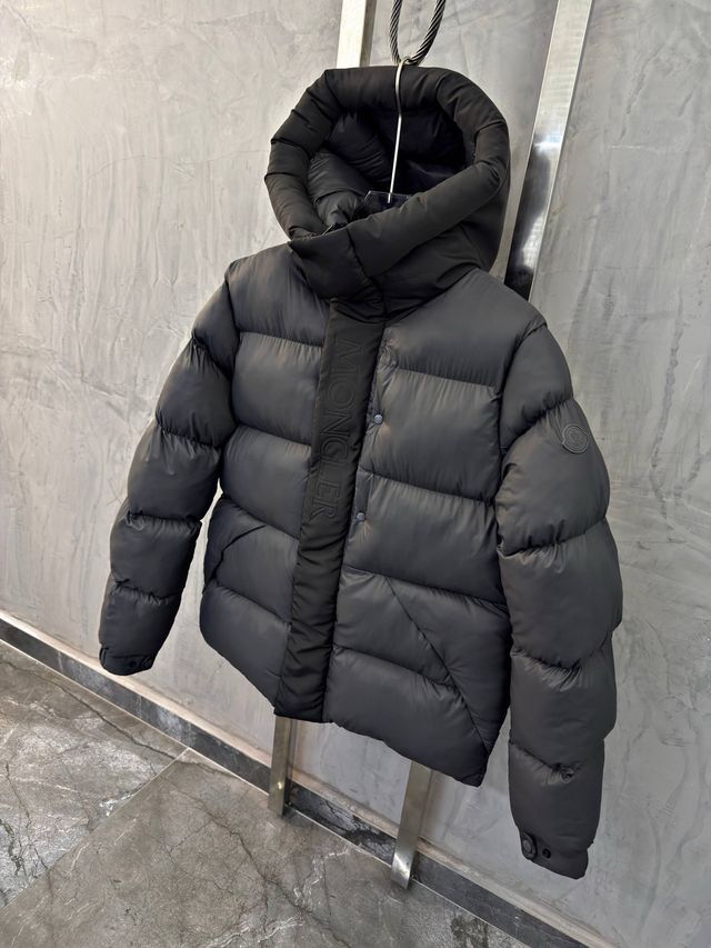 Abrigo Moncler Edición Limitada Negro