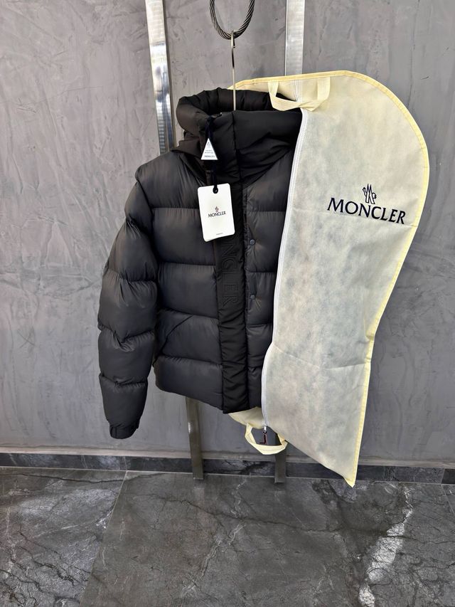 Abrigo Moncler Edición Limitada Negro