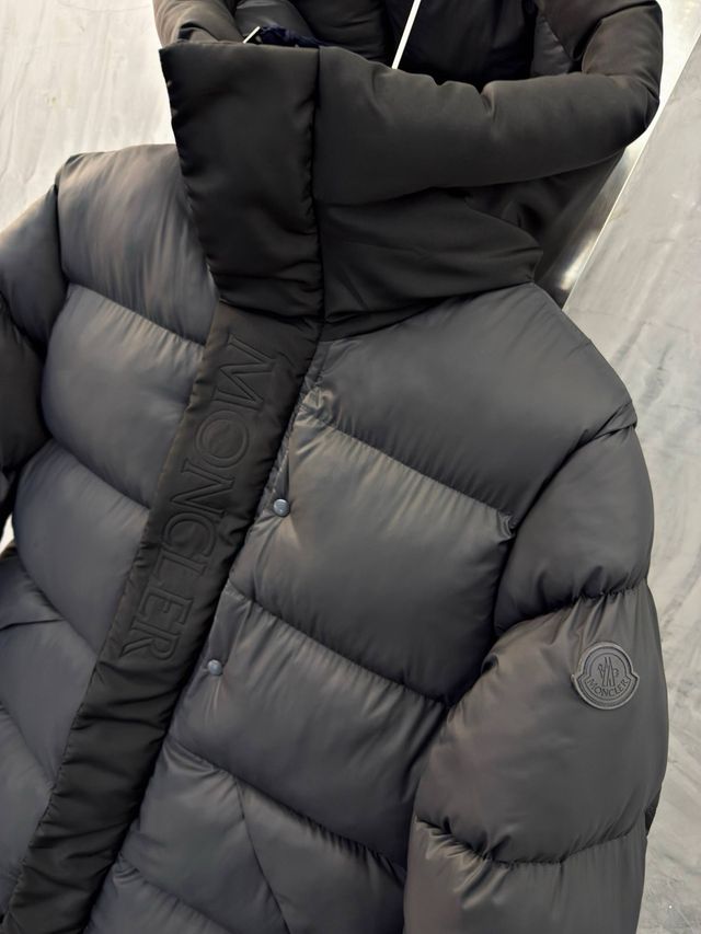 Abrigo Moncler Edición Limitada Negro