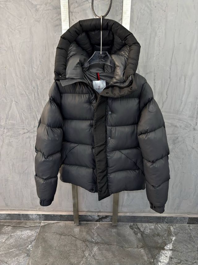 Abrigo Moncler Edición Limitada Negro