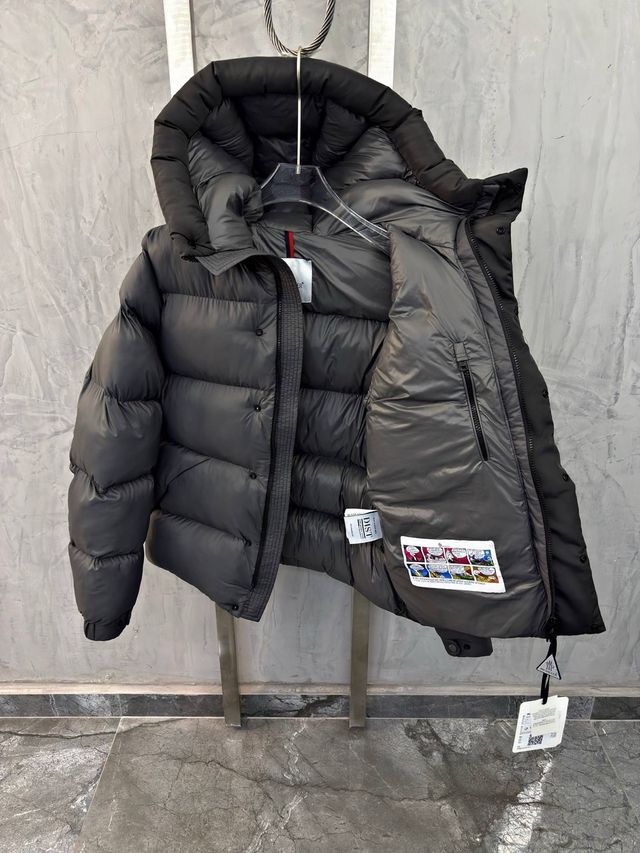 Abrigo Moncler Edición Limitada Negro