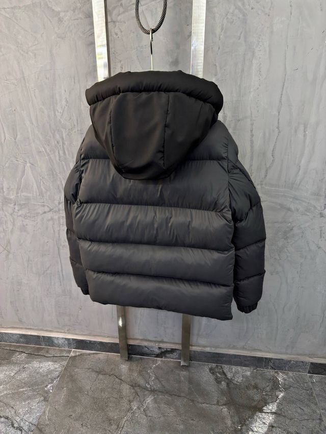 Abrigo Moncler Edición Limitada Negro