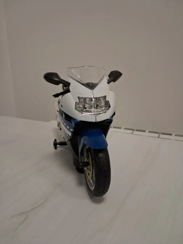 Moto Xon con luces, sonido y movimiento