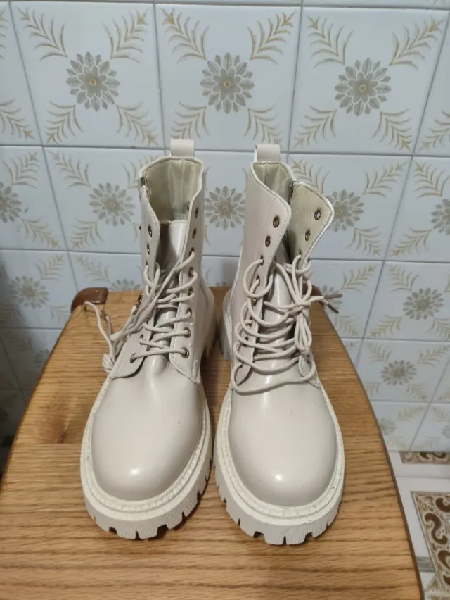 Botas de invierno y primavera beige