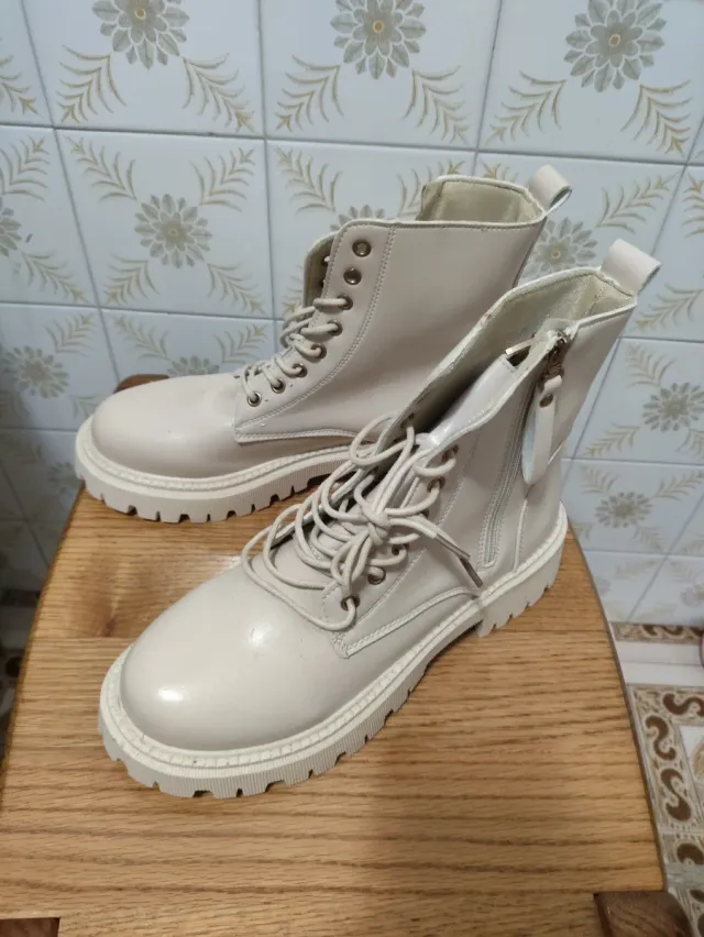 Botas de invierno y primavera beige