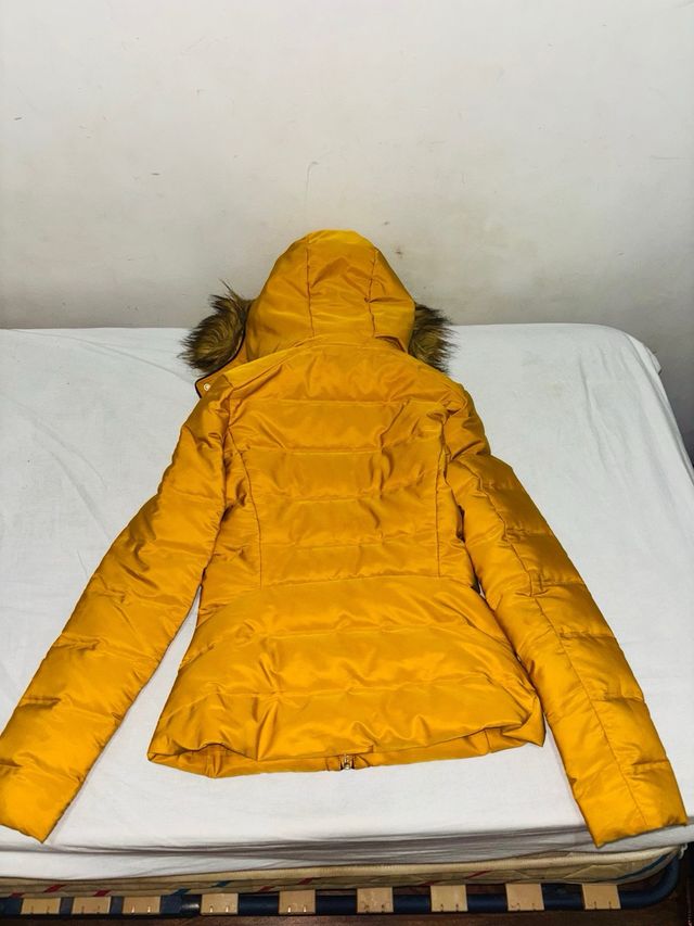 Chaqueta Zara Amarilla con Capucha