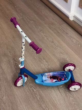 Patinete 3 Ruedas Frozen. Casi sin uso.