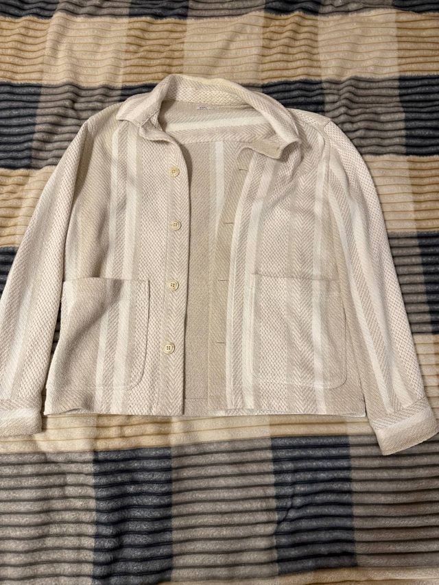 Sobrecamisa Bershka rayas beige y blanco