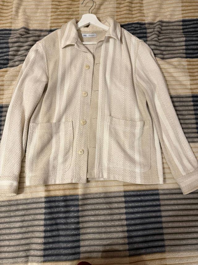 Sobrecamisa Bershka rayas beige y blanco