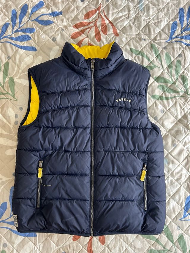 Chaleco acolchado azul y amarillo talla 14 años