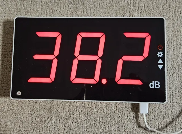 Misuratore di Decibel Digitale a Parete