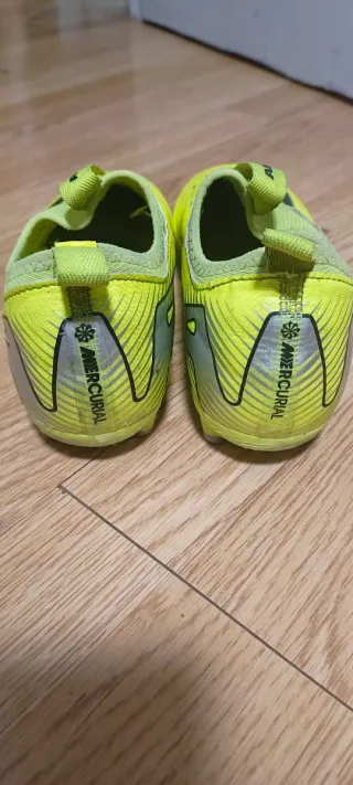 Botas de fútbol para niño talla 34