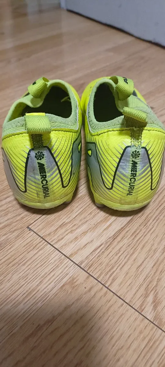 Botas de fútbol para niño talla 34