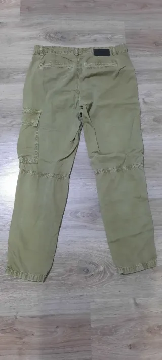Pantalón cargo verde militar hombre