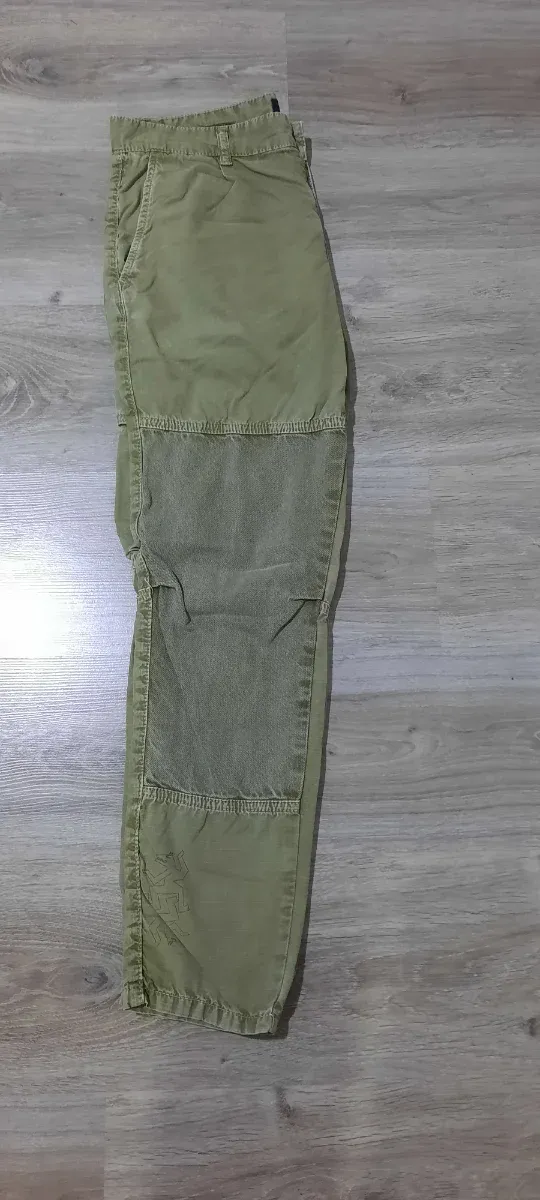 Pantalón cargo verde militar hombre