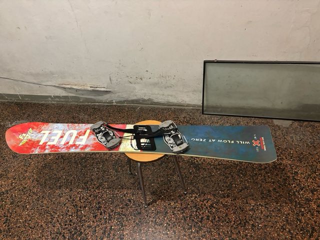 Snowboard FUEL 155cm con attacchi