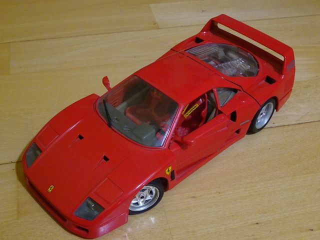 Ferrari F40 1:18 (1987)