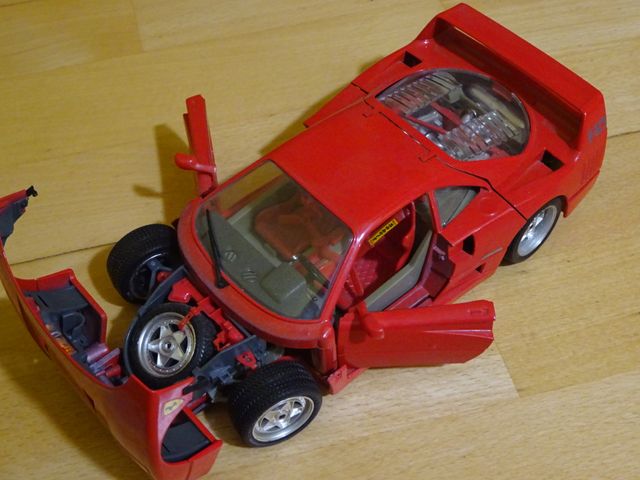 Ferrari F40 1:18 (1987)