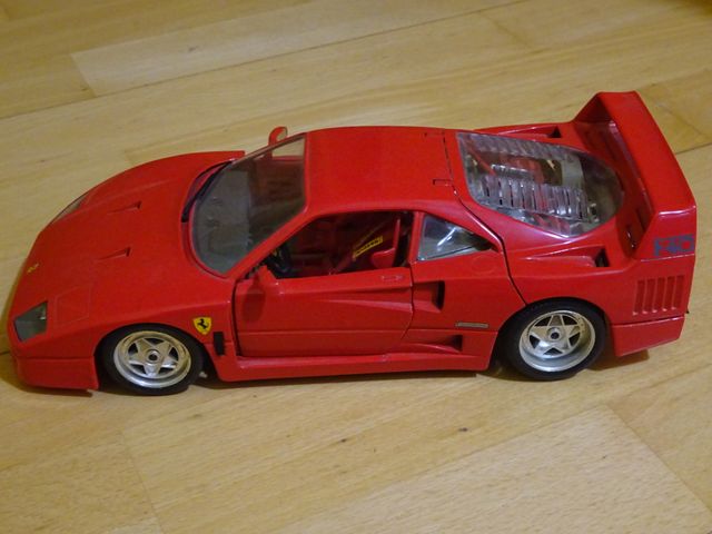 Ferrari F40 1:18 (1987)