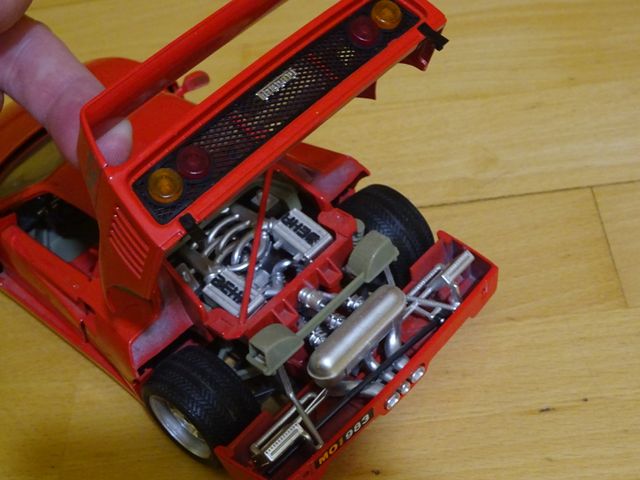 Ferrari F40 1:18 (1987)