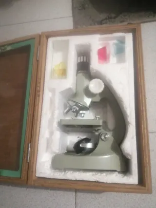 Microscopio con maletín