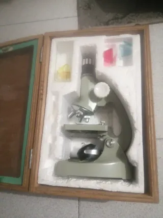 Microscopio con maletín