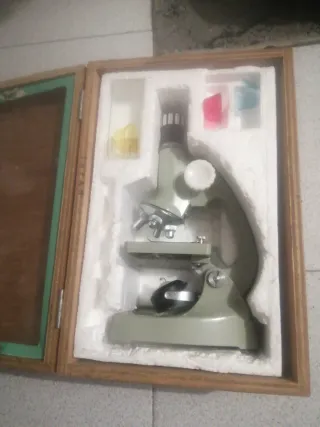 Microscopio con maletín