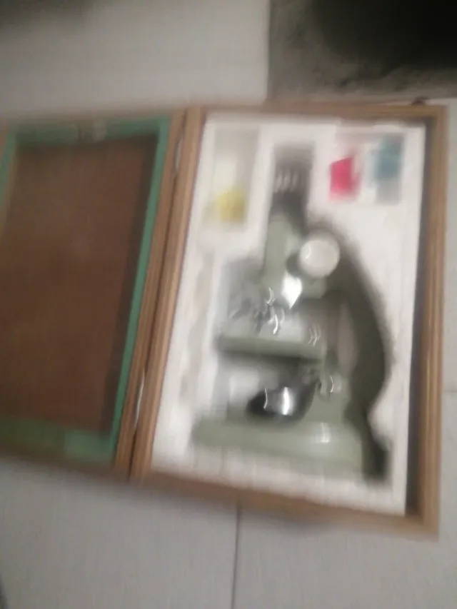 Microscopio con maletín