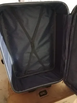 Maleta CMF negra con ruedas