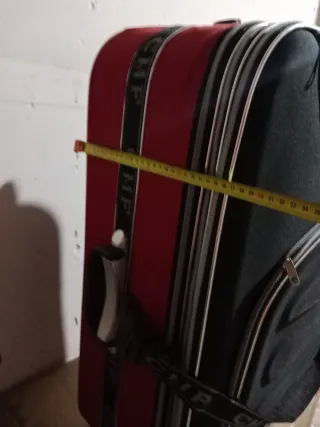 Maleta CMF negra con ruedas