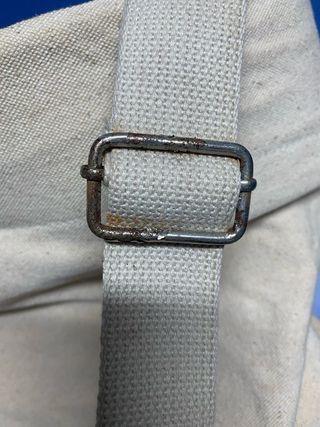 Bolso grande de lona beige con asas de bambú