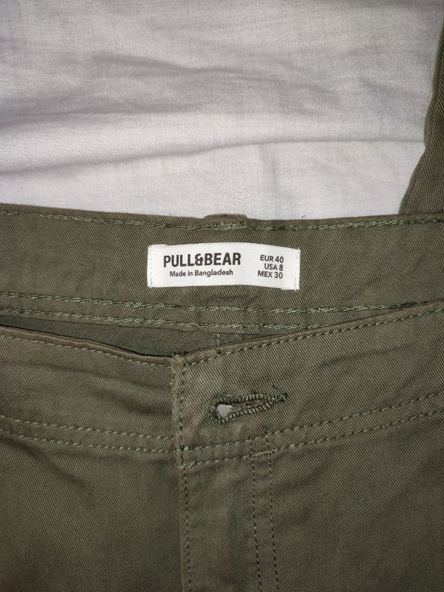 Pantalón cargo Pull&Bear Talla 40 Verde Oliva