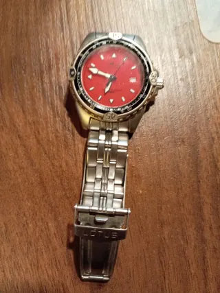 Reloj Lotus esfera roja clásico