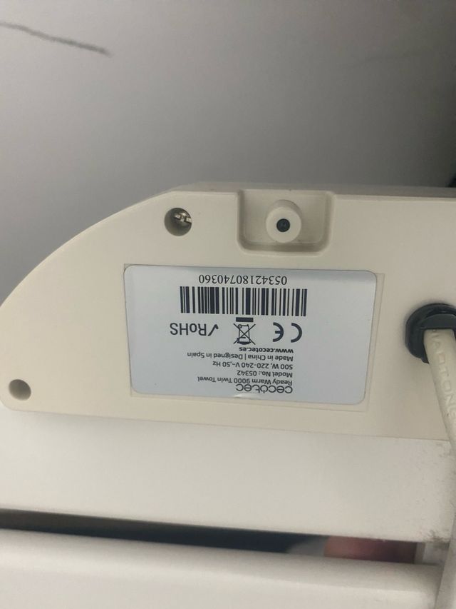 Toallero eléctrico blanco