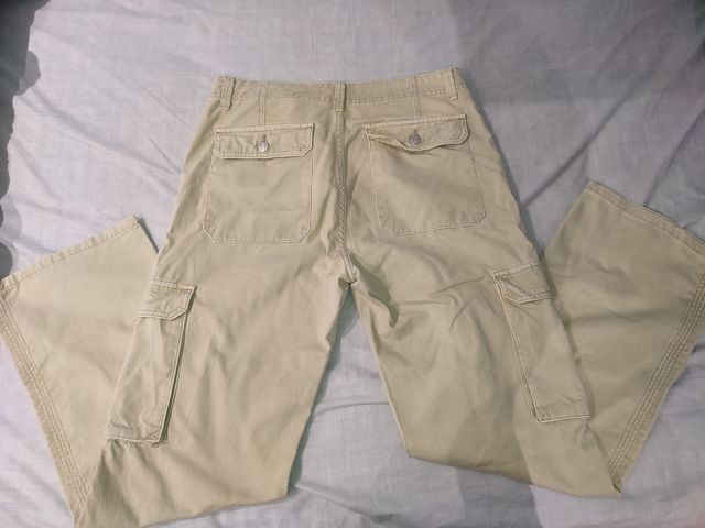 Pantalón cargo Pull&Bear beige talla 40