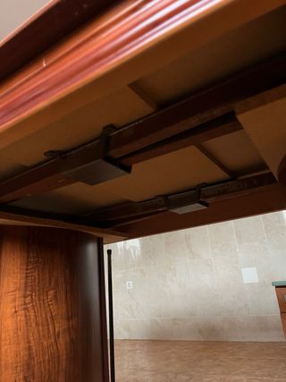 Mesa de comedor de madera y cristal