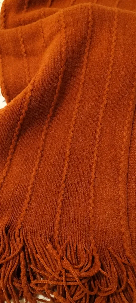 Bufanda color teja con flecos