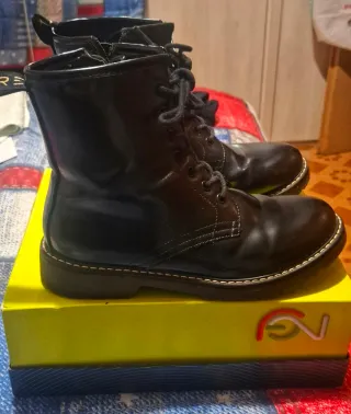 Stivali stile Dr. Martens neri come nuovi