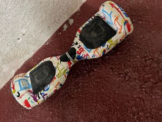 Hoverboard blanco con diseño graffiti