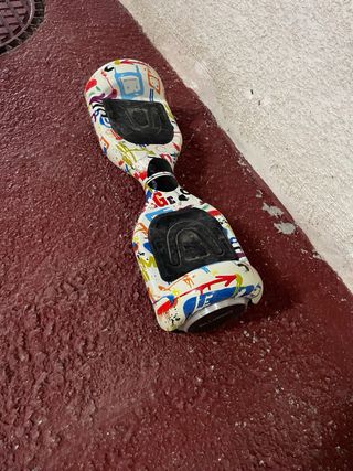 Hoverboard blanco con diseño graffiti