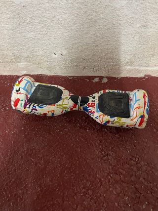 Hoverboard blanco con diseño graffiti