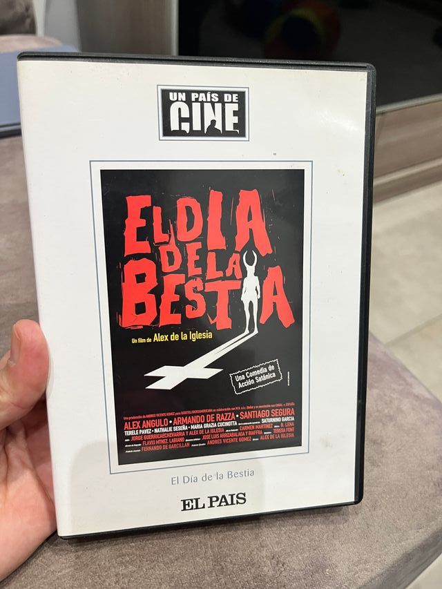 Confezione da 4 film in DVD (Il Signore degli Anelli, Barrio, Dobermann, Il Giorno della Bestia)