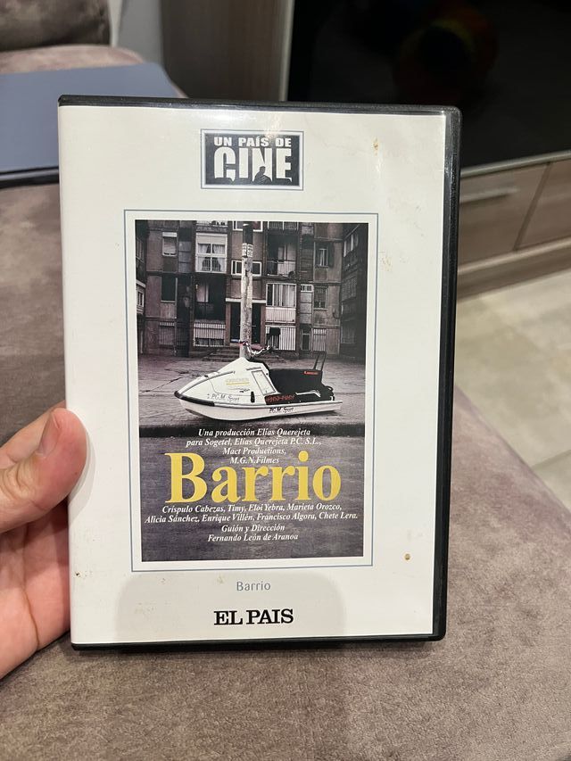 Confezione da 4 film in DVD (Il Signore degli Anelli, Barrio, Dobermann, Il Giorno della Bestia)