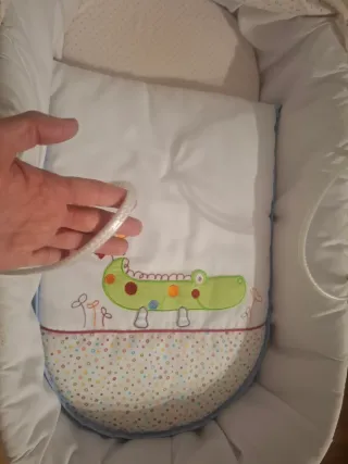 Cuco Moisés con capota y ruedas