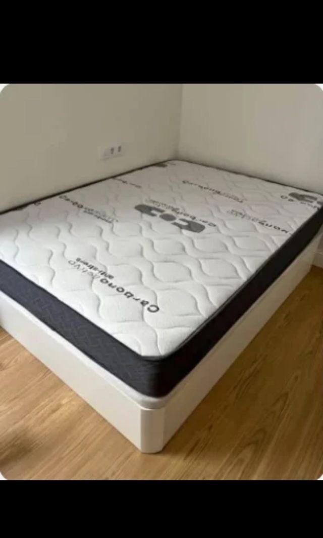 Canapé de plástico blanco