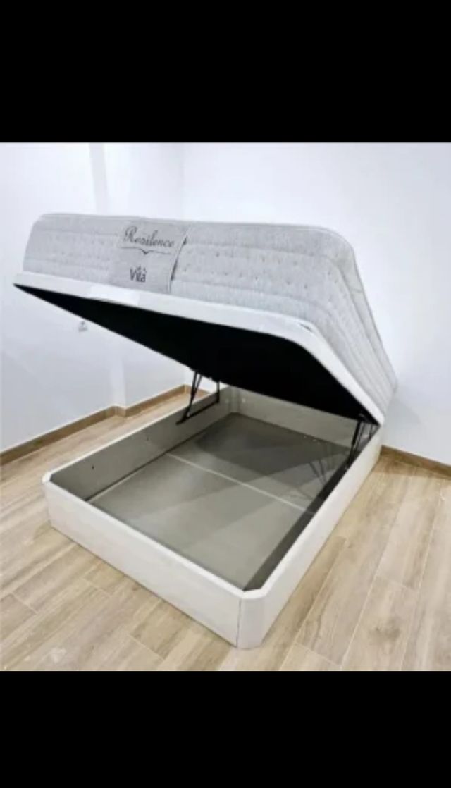 Canapé de plástico blanco