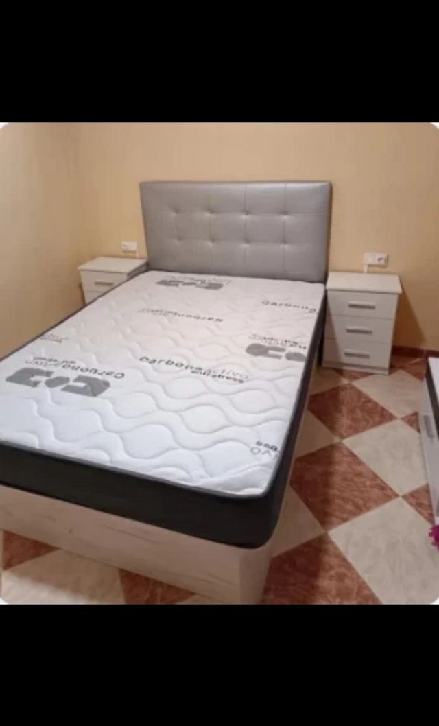 Canapé de plástico blanco